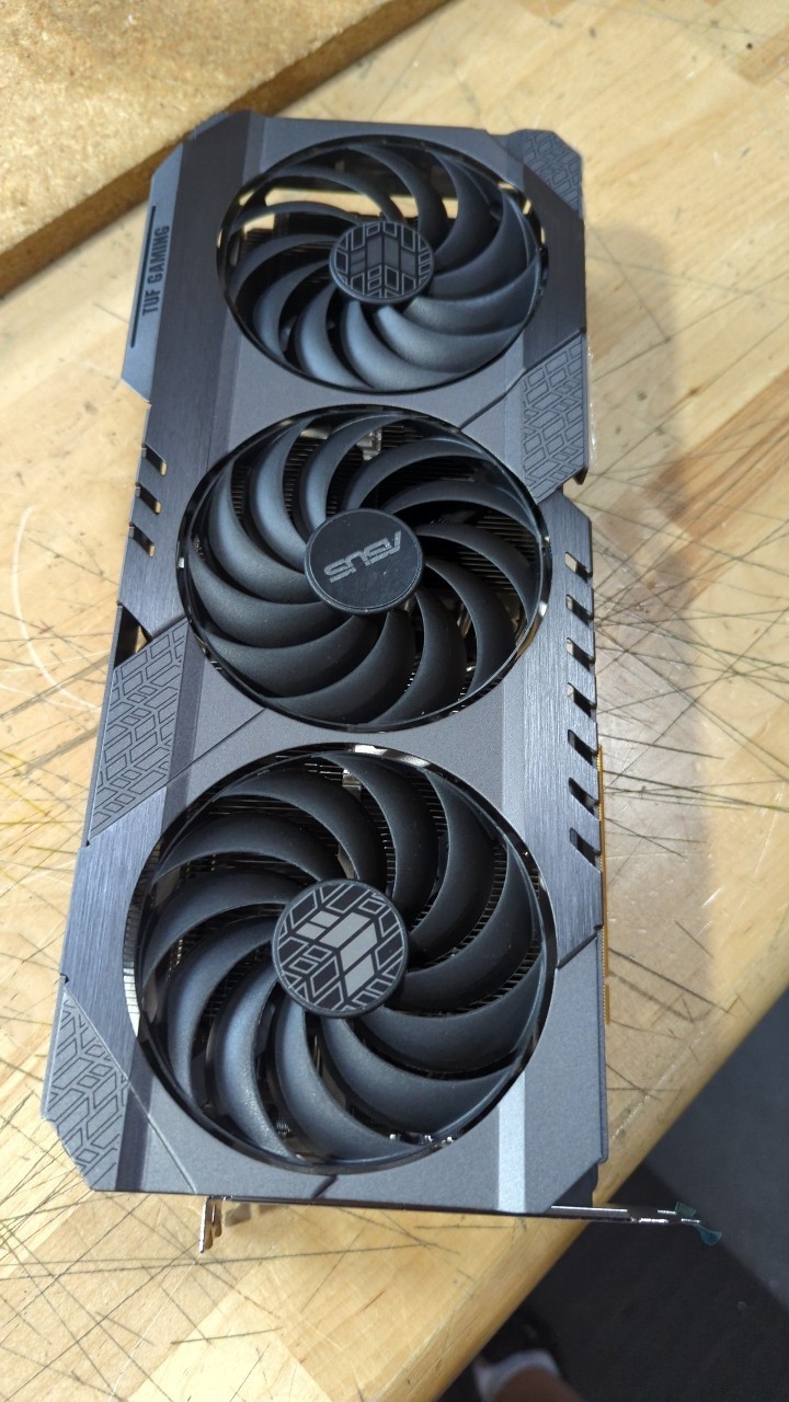 BH ベストオファー：Asus GeForce RTX 40 - Graphics Card 24Gb Gddr6X のレビューと価格